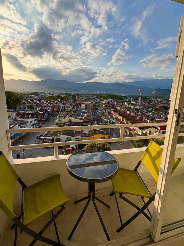 Property grounds - Modern Apt 3 Bedrooms+ Water 24/7+ Central+A/C+Parking (Villavicencio)