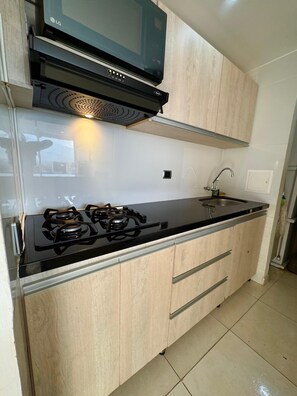 Private kitchen - Modern Apt 3 Bedrooms+ Water 24/7+ Central+A/C+Parking (Villavicencio)