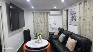 Living area - A private self contained studio. (Oakhurst)