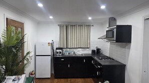 Private kitchen - A private self contained studio. (Oakhurst)