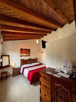 Espacio para trabajar con laptop y wifi gratis 