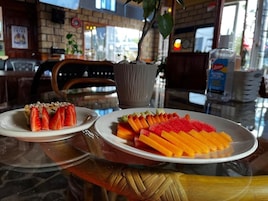 Comida y bebida