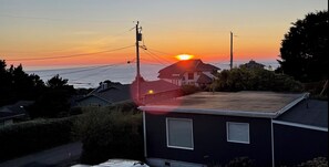 Miscellaneous - Charming 3-bedroom home in Lincoln City, fully furnished, partial ocean view. (LINCOLN CITY)