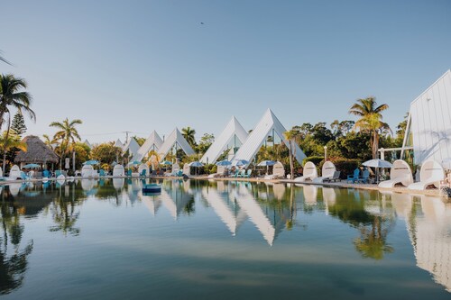 Comfort Pyramid – A Tropical Dream in SW-Florida