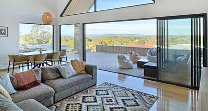 Nullaki Views on Russell: Walk to Cafes, expansive views