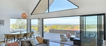 Nullaki Views on Russell: Walk to Cafes, expansive views