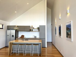 Fridge, microwave, oven, stovetop - Nullaki Views on Russell: Walk to Cafes, expansive views (Denmark)