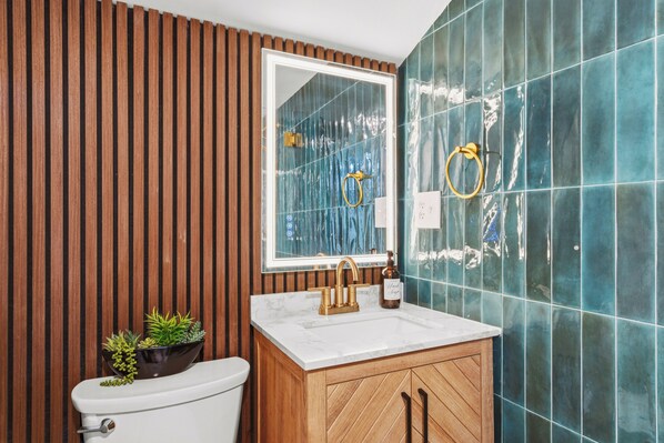 Bathroom - Stylish 3BR Retreat w Pool Table & More (Seattle)