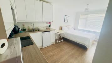 Iron/ironing board, WiFi, bed sheets