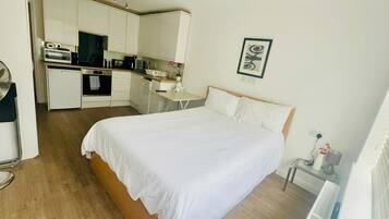 Iron/ironing board, WiFi, bed sheets