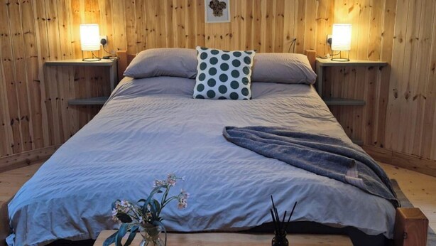 1 habitación y ropa de cama 