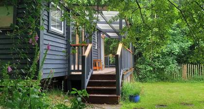 Sheperd's Hut, Sleeps 2 with Hot Tub and Garden