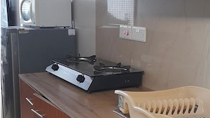 Fridge, microwave, stovetop, toaster - 1-Bed Apartment Sleeps 2 in Nairobi - Free Parking (Nairobi)