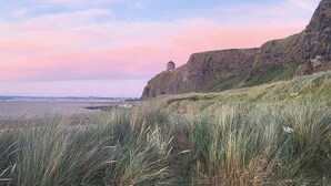 Beach - Beachfront Studio Suite Downhill Free Parking (Coleraine)