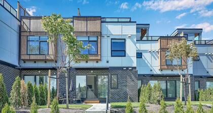 Riverfront retreat w/ private rooftop deck