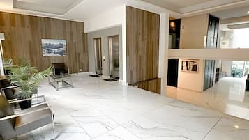 Studio | Lobi