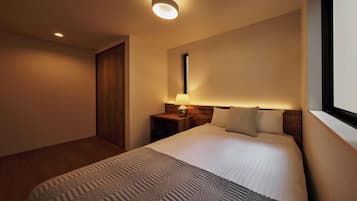 Deluxe Villa | Desk, blackout drapes, iron/ironing board, WiFi (free)