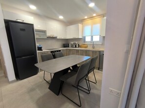 Private kitchen - Casa Verano Apt 301 by Ezoria Villas (Limassol)
