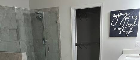 Toallas y papel de baño