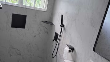 Handtücher, Seife, Toilettenpapier
