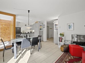 A modern apartment with a dining area, kitchen, living room, and a TV. - Hemmadi Appartement/Fewo,   Ferienwohnung Hemmadi by Interhome (Churwalden)