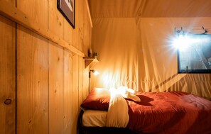 A room with a bed, a nightstand, a lamp, and a window with curtains. - 3 bedroom stunning home in Voorthuizen (Voorthuizen)