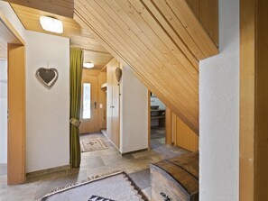 A hallway with wooden beams, a heart-shaped decoration, and a green curtain. - Riedblick Appartement/Fewo,   Ferienwohnung Riedblick by Interhome (Churwalden)