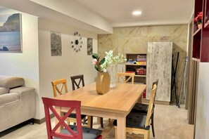 Dining - Matxitxako Etxea, renovated apartment in the port (Bermeo)