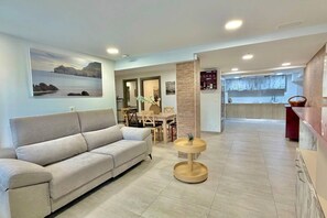 Living area - Matxitxako Etxea, renovated apartment in the port (Bermeo)
