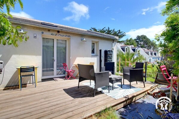 Outdoor dining - Vrbo Property (LE PALAIS)