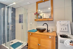 Bathroom - Vrbo Property (LE PALAIS)