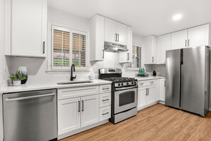 Private kitchen -     Medical Professional Near Emory & CHOA Fast WiFi (Decatur)