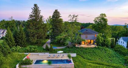 River View by Avantstay Pool + Deck Dining + BBQ Kayaks + EV Charger Catskills View
