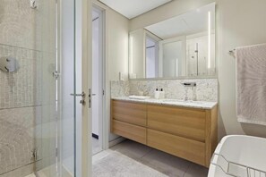 Bathroom - Secure one bedroom in the desirable Waterfront (Cape Town)