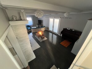 Living area - Welcoming 4-bedroom house with AC in charming Tomah (Tomah)