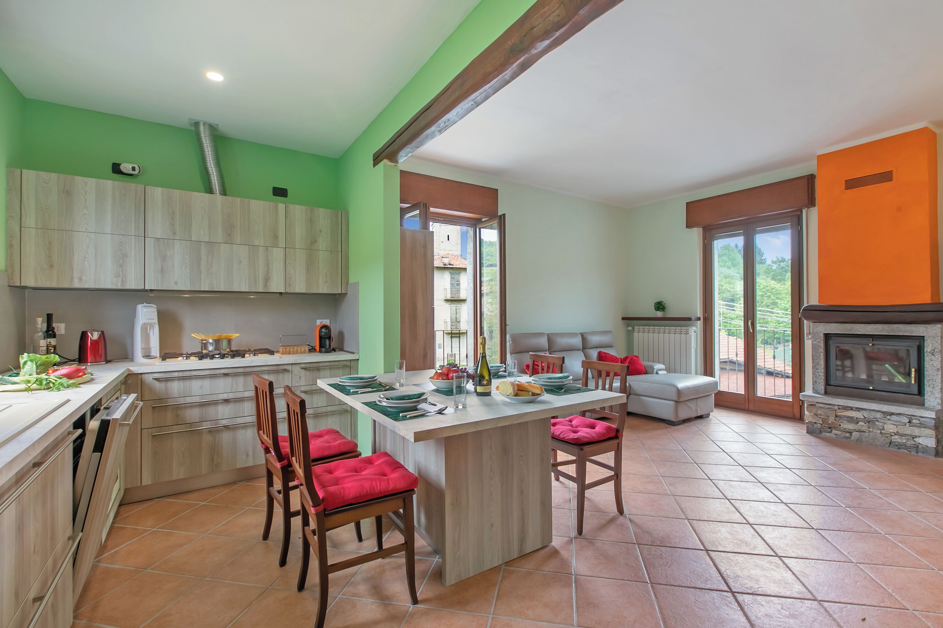 Fridge, oven, stovetop, dishwasher