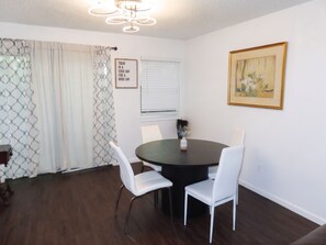 Dining - Stylish Cozy 2BR Near Love Field - Balcony (Dallas)