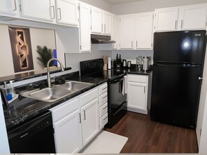 Private kitchen - Stylish Cozy 2BR Near Love Field - Balcony (Dallas)