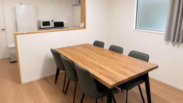 Villa, 3 Schlafzimmer, Küche, Gartenblick | Essbereich im Zimmer