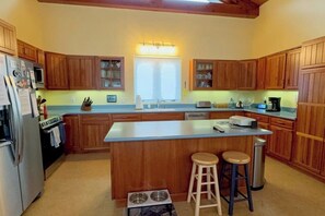 Private kitchen - Lakefront Water View Cottage: Sandy beach, dog friendly, bocce & AC (South Hero)