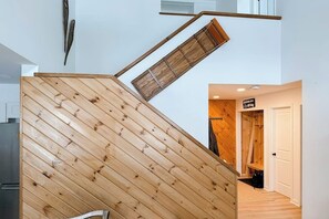 Interior - Mt. Snow All Season Condo: w/ shared hot tub & pool, ski shuttle, tennis (Dover)