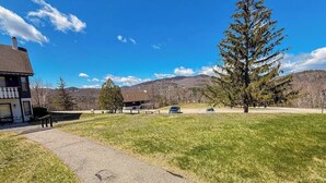 Property grounds - White Mountain Condo: close to ski, hiking, local attractions, dining & views (Bartlett)