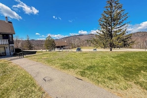 Property grounds - White Mountain Condo: close to ski, hiking, local attractions, dining & views (Bartlett)