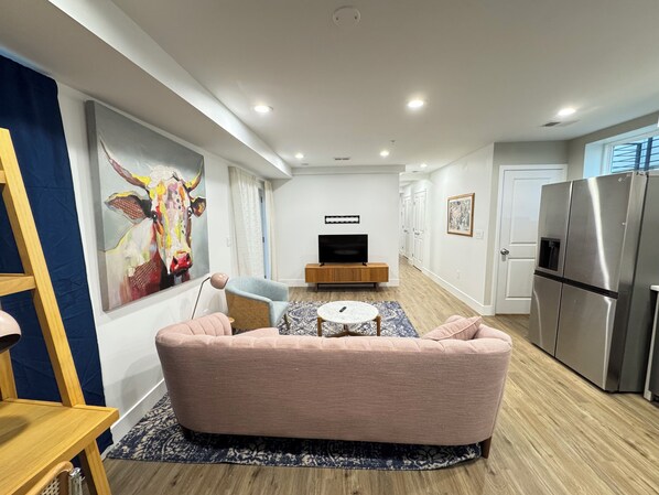 Living area - Modern 2BR DC Apartment Easy Parking (Washington)
