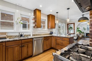 Coffee/tea maker, fridge, microwave, oven - Bright & Modern Denver Home, Quick Drive to Downtown (Denver)