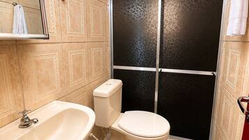 Comfort driepersoonskamer | Badkamer