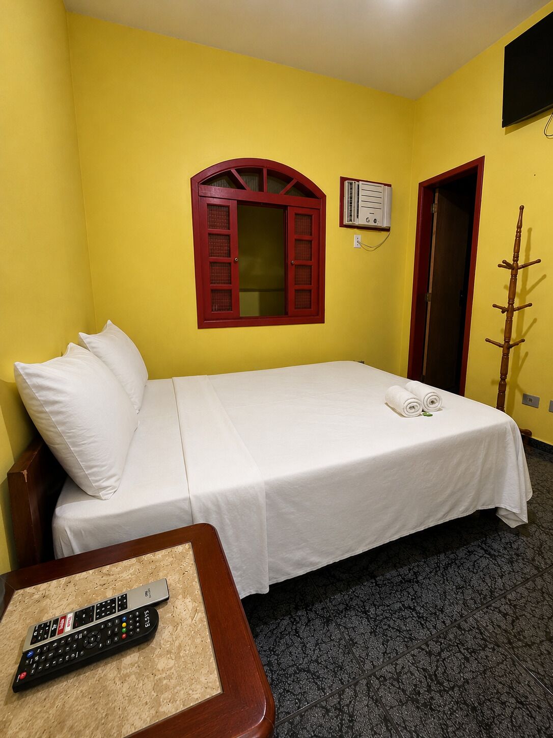 Suite 7 | Free WiFi, bed sheets