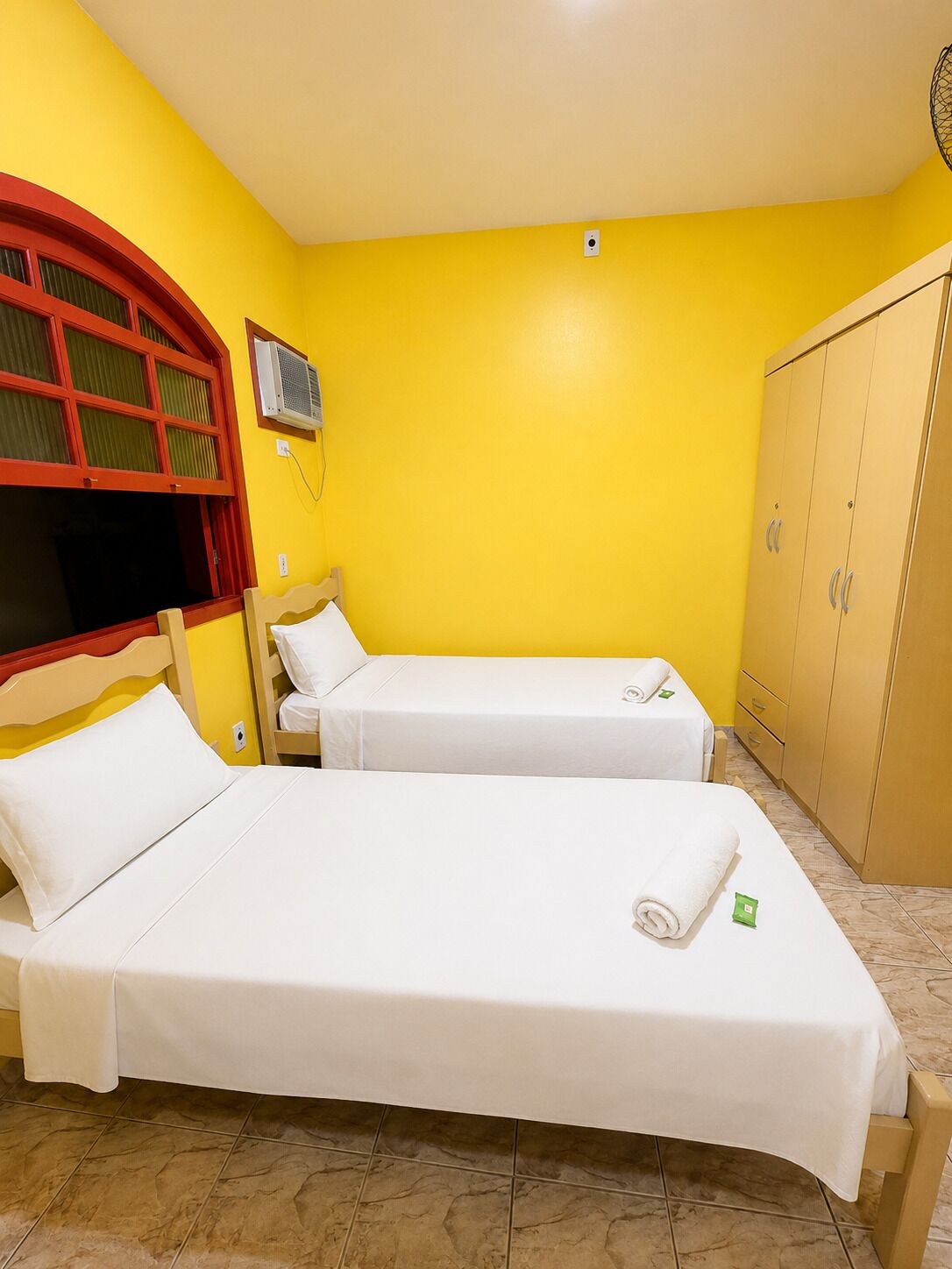 Suite 13 | Free WiFi, bed sheets