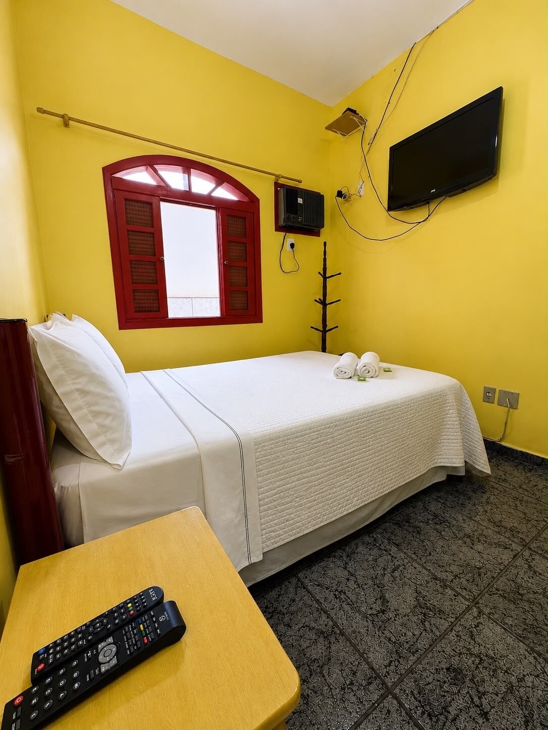 Suite 3 | Free WiFi, bed sheets