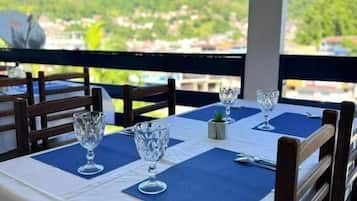 Suite 24 | Dining